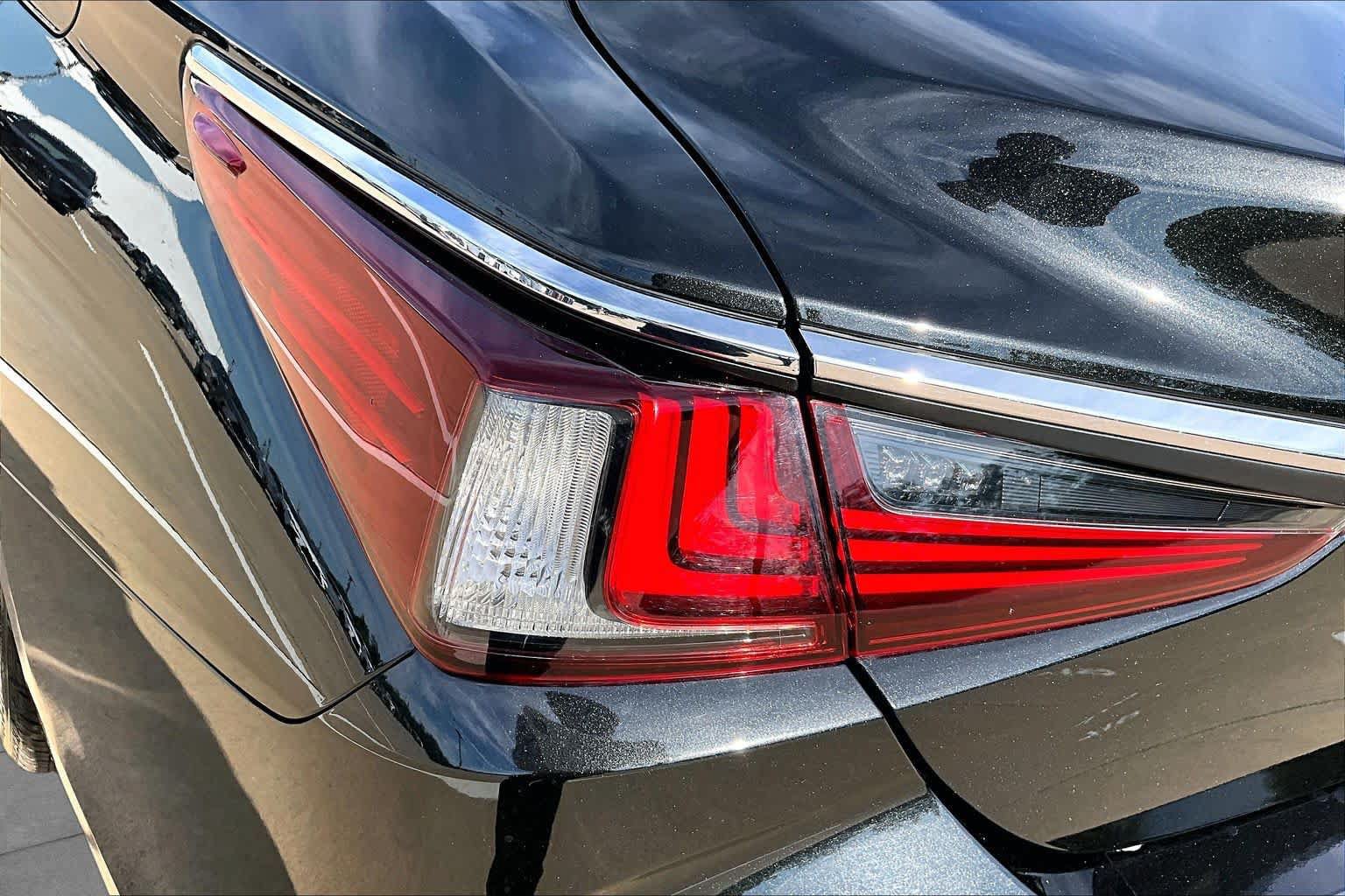 Certified 2022 Lexus ES 350 w/ Premium Package FWD image 29