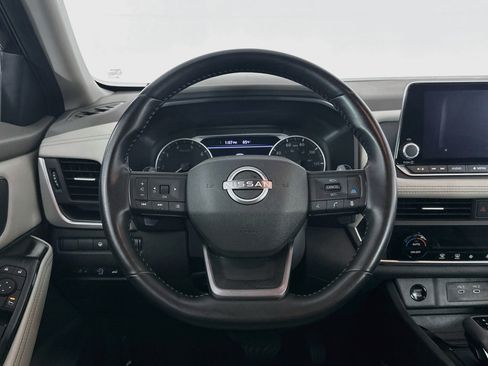 Used 2025 Nissan Rogue SV FWD image 18