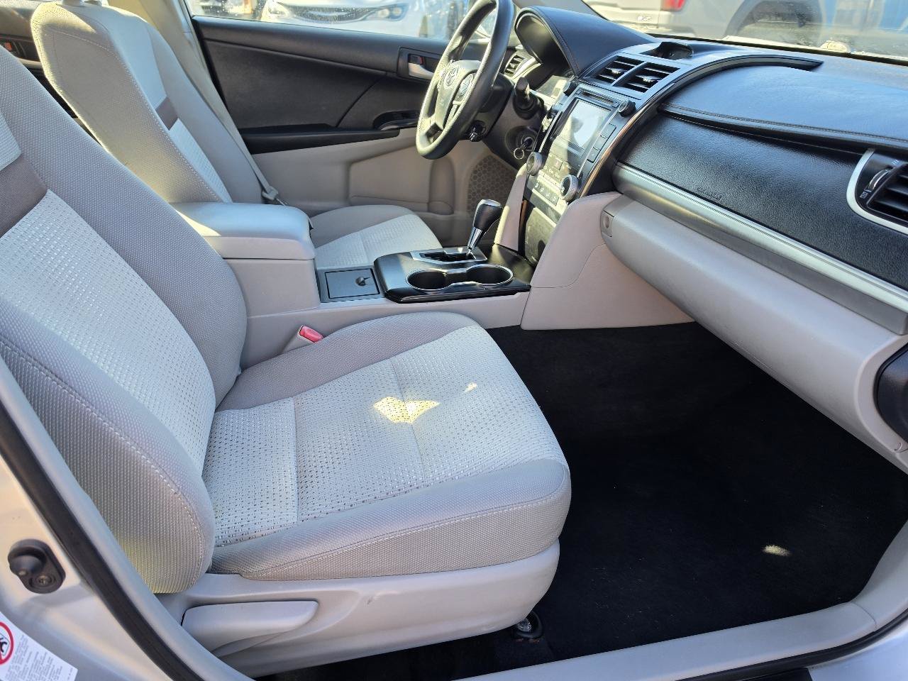 Used 2012 Toyota Camry LE FWD image 27