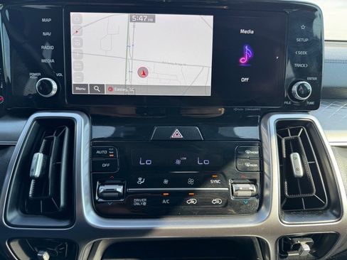 Used 2023 Kia Sorento EX image 22