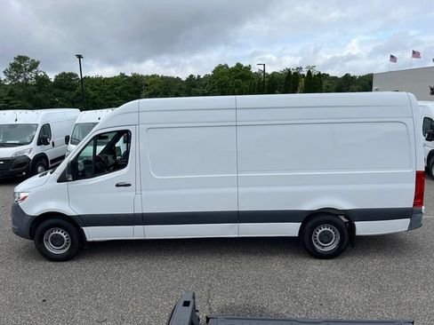 Used 2022 Mercedes-Benz Sprinter 2500 image 4