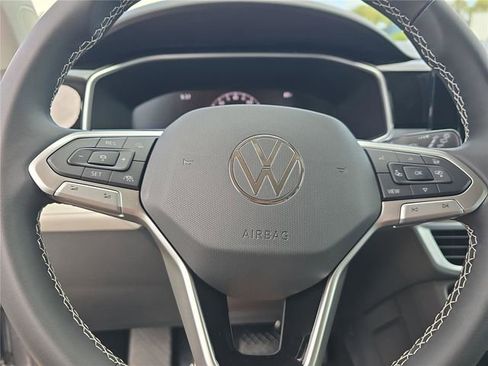 New 2025 Volkswagen Taos SE image 21