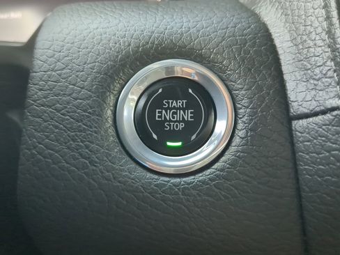 Used 2023 GMC Yukon Denali w/ Denali Reserve Package image 27