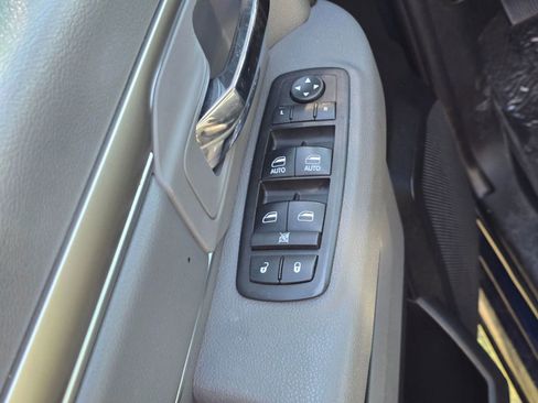 Used 2018 RAM 1500 Classic SLT AWD/4WD image 17