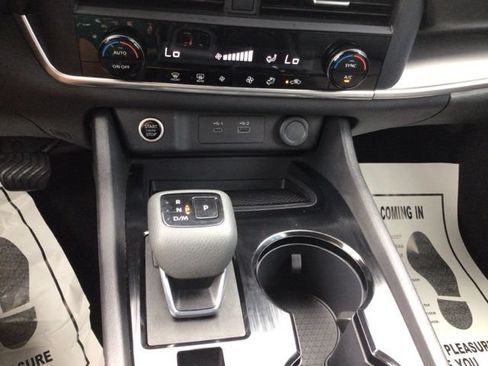 Used 2023 Nissan Rogue SV FWD image 16