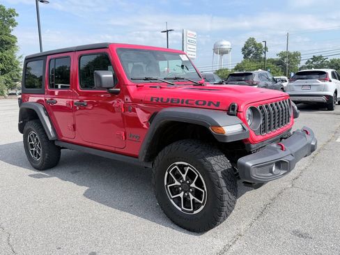 Used 2025 Jeep Wrangler Unlimited Rubicon AWD/4WD image 2