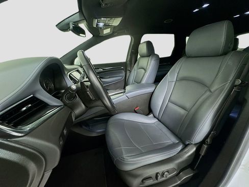 Used 2023 Buick Enclave Essence image 9