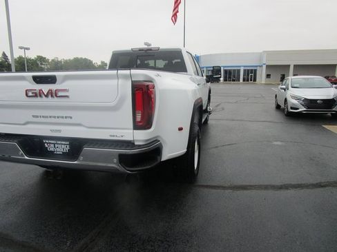 Used 2023 GMC Sierra 3500 SLT w/ SLT Premium Package image 5