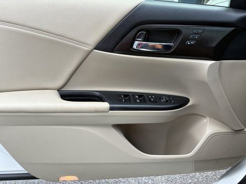 Used 2014 Honda Accord Touring image 15