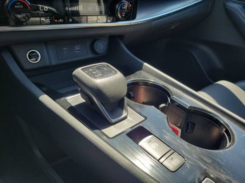 Used 2022 Nissan Rogue SV w/ SV Premium Package FWD image 26