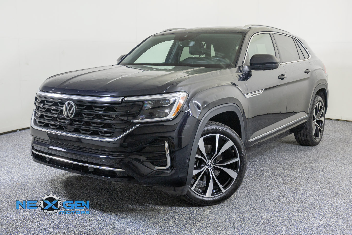 Used 2024 Volkswagen Atlas Cross Sport SEL Premium R-Line AWD/4WD image 4