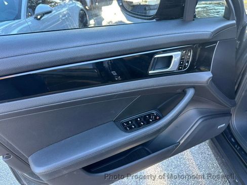 Used 2020 Porsche Panamera image 9