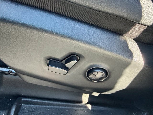 Used 2025 Chrysler Pacifica Select FWD image 16