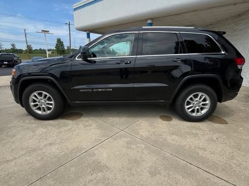 Used 2020 Jeep Grand Cherokee Laredo AWD/4WD image 2