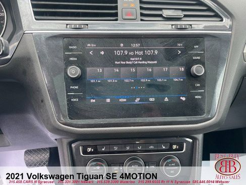 Used 2021 Volkswagen Tiguan SE image 16