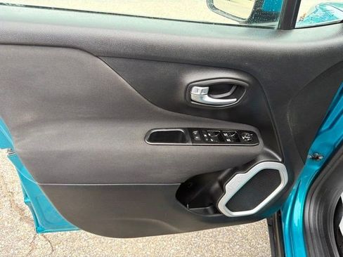 Used 2021 Jeep Renegade Latitude AWD/4WD image 11