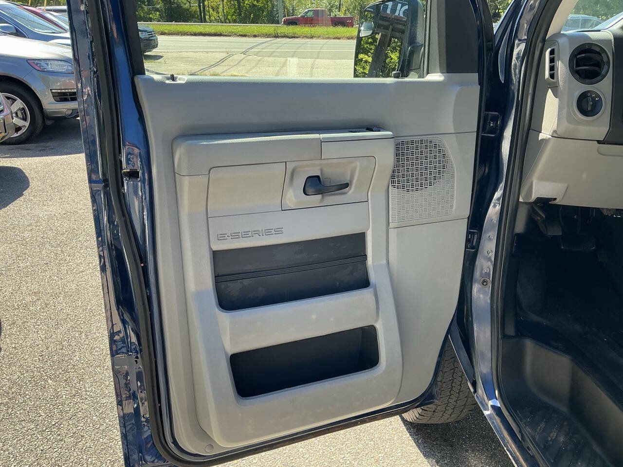 Used 2013 Ford E-350 and Econoline 350 Extended Super Duty w/ Commercial Cargo Van Pkg RWD image 15