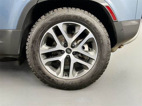 Used 2024 Land Rover Defender 110 S image 33