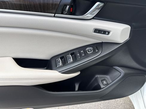 Used 2021 Honda Accord EX-L image 10