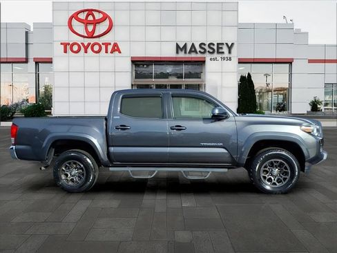 Used 2017 Toyota Tacoma SR5 image 2