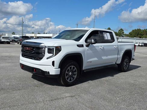Used 2024 GMC Sierra 1500 AT4 w/ Technology Package image 5