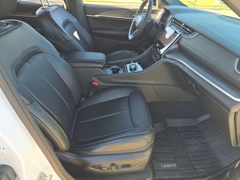 Used 2025 Jeep Grand Cherokee L Limited w/ Luxury Tech Group II image 31