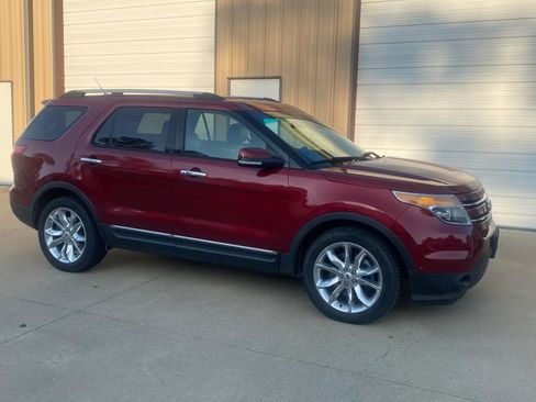 Used 2015 Ford Explorer Limited w/ Equipment Group 302A FWD image 2