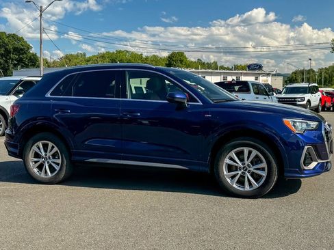 Used 2022 Audi Q3 2.0T Premium w/ Convenience Package AWD/4WD image 2