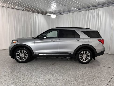 Used 2023 Ford Explorer XLT w/ Equipment Group 202A AWD/4WD image 17