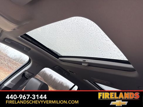 Certified 2023 GMC Acadia SLT w/ Technology Package image 3