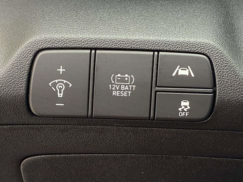 Used 2023 Hyundai Elantra Limited FWD image 29