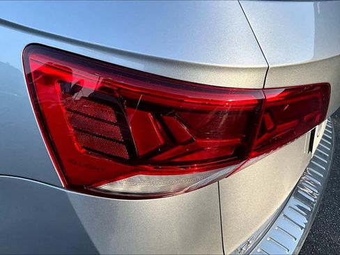 Certified 2023 Volkswagen Taos SE w/ Panoramic Sunroof Package image 28