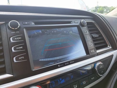 Used 2017 Toyota Highlander XLE w/ Protection Package #3 AWD/4WD image 17