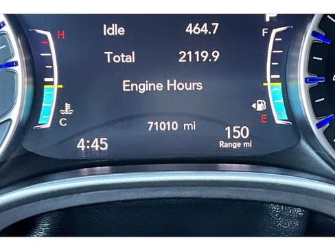 Used 2024 Chrysler Pacifica Touring-L FWD image 22