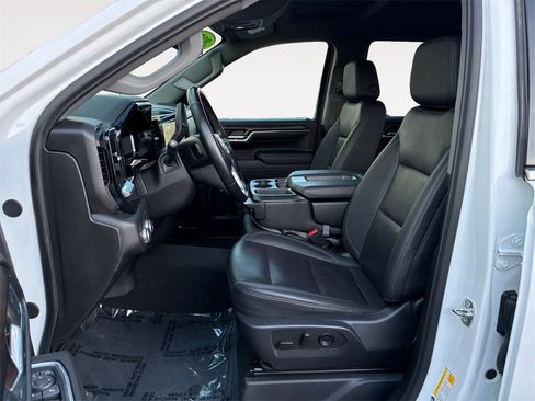 Used 2024 GMC Sierra 1500 SLT image 9