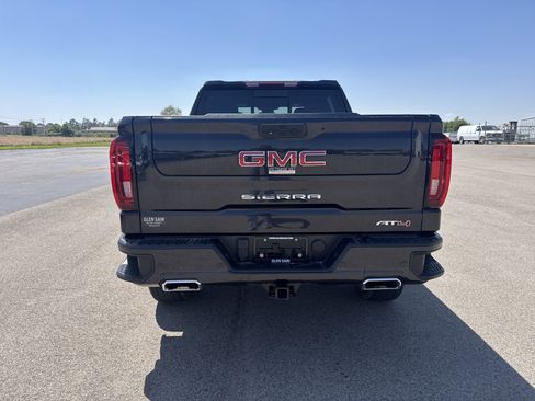 Used 2022 GMC Sierra 1500 AT4 w/ AT4 Premium Package AWD/4WD image 4