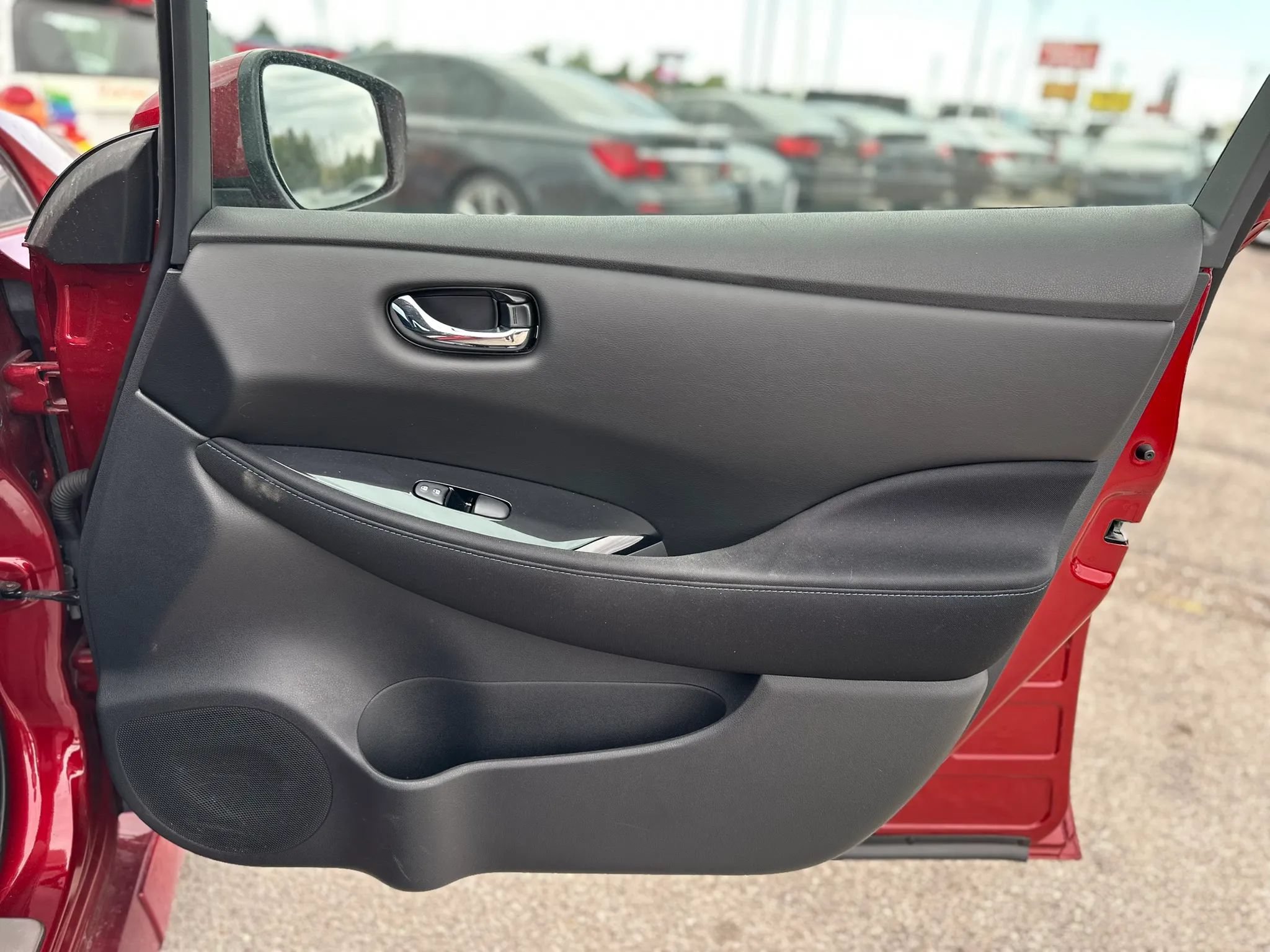 Used 2018 Nissan Leaf SV w/ SV Technology Package FWD image 22