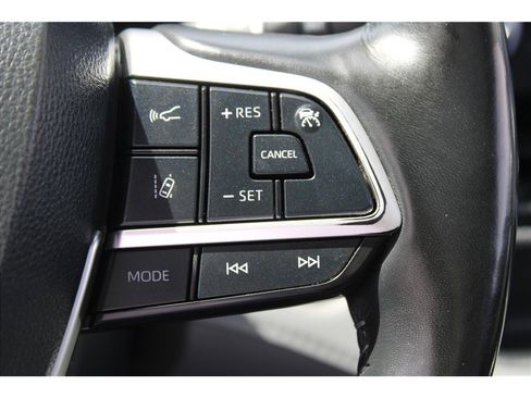 Used 2022 Toyota Highlander Platinum AWD/4WD image 19