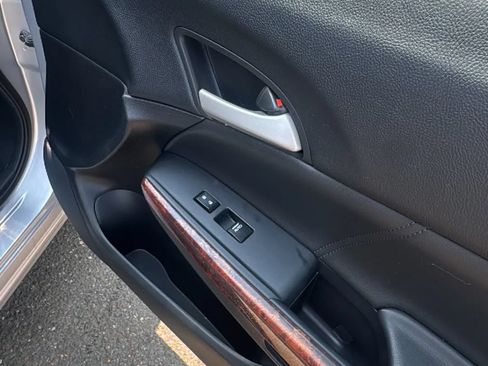 Used 2011 Honda Crosstour EX-L image 25