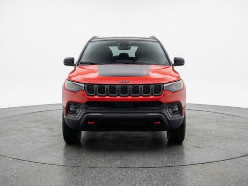 Used 2025 Jeep Compass Trailhawk image 2