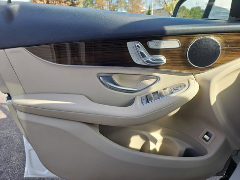 Certified 2021 Mercedes-Benz GLC 300 image 28