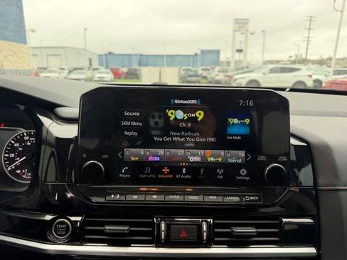 Used 2023 Nissan Pathfinder SL w/ SL Premium Package image 16