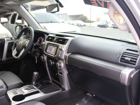 Used 2015 Toyota 4Runner SR5 Premium image 23