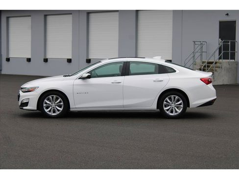 Used 2024 Chevrolet Malibu LT FWD image 2