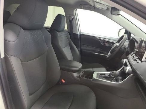 Used 2024 Toyota RAV4 XLE AWD/4WD image 3