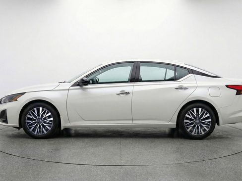 Used 2025 Nissan Altima 2.5 SV image 5