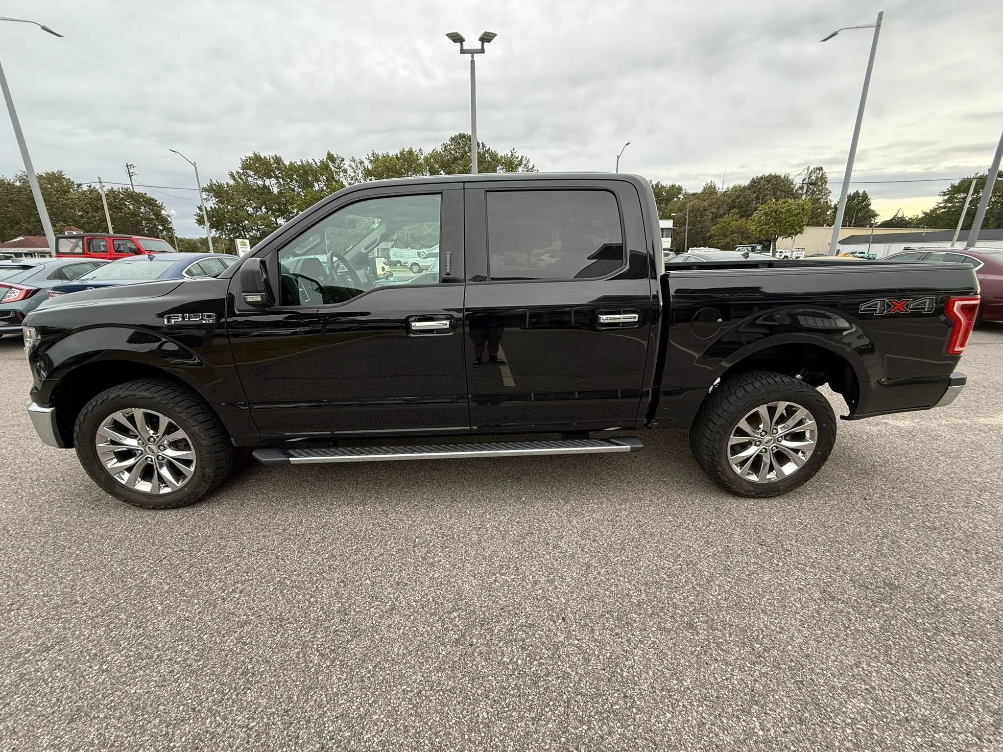 Used 2016 Ford F150 XLT w/ Equipment Group 302A Luxury AWD/4WD image 4