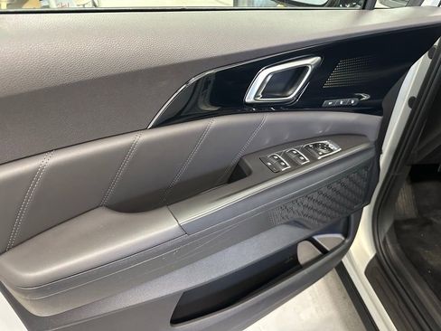 Certified 2025 Kia Carnival SX Prestige image 10