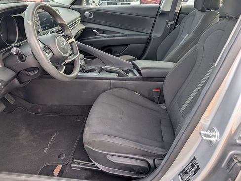 Used 2023 Hyundai Elantra SE image 11