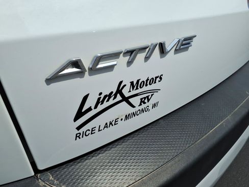 Used 2025 Ford Escape Active w/ Cold Weather Package AWD/4WD image 4